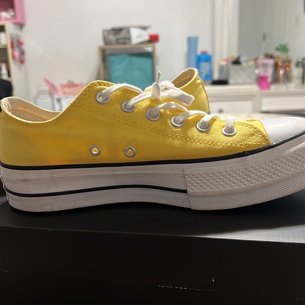 Converse - Picture 2 of 3